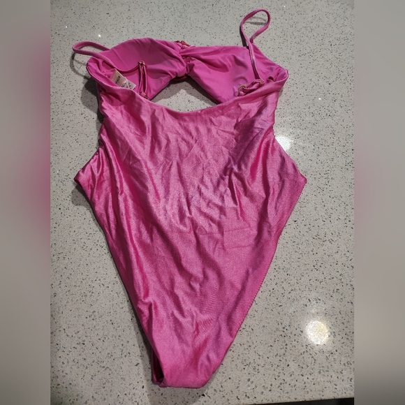 L Space Sierra One Piece - Picture 11 of 11